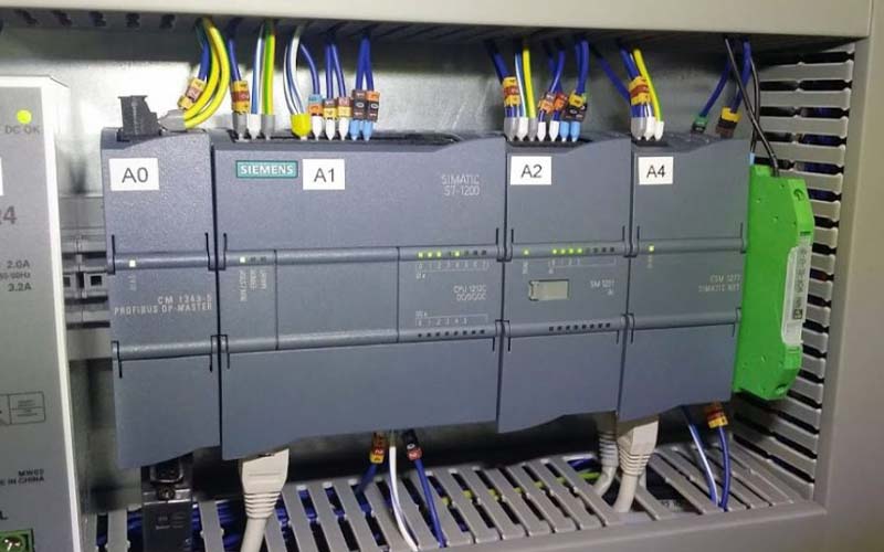 PLC چیست و چه کاربردی دارد